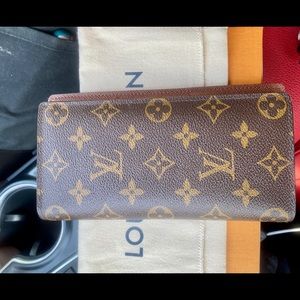 Louis Vuitton Brazza wallet